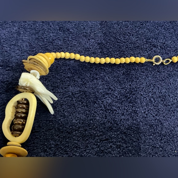 Primitive Carved Wood And Shell African Safari Animal Necklace - Picture 8 of 8